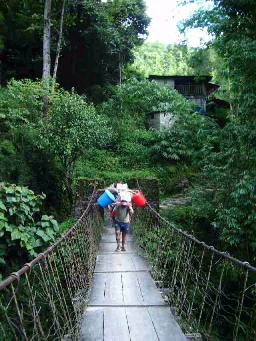 Porter crossing bridge, photo Bernhard Fassl 